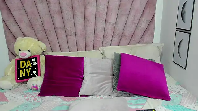 Snapshot of danibellucii_ chatting on 25, 3, 2026 danibellucii online show from 25, 3, 2026