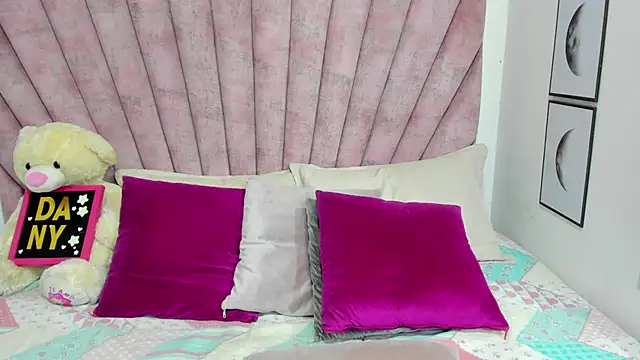 Snapshot of danibellucii_ chatting on 29, 3, 2026 danibellucii online show from 29, 3, 2026