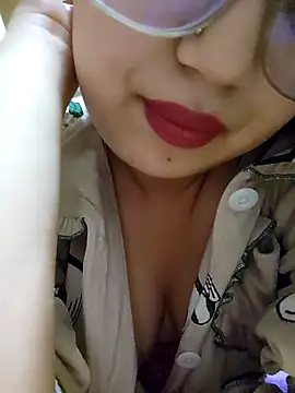 Snapshot of Sexy-Mouna chatting on 7, 4, 2026 Sexy-Mouna online show from 7, 4, 2026