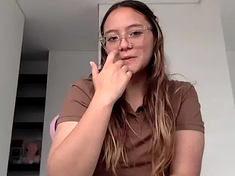 LOLA R  online show from 2, 2, 2026