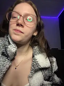 YoungLisaa18 online show from 19, 2, 2026