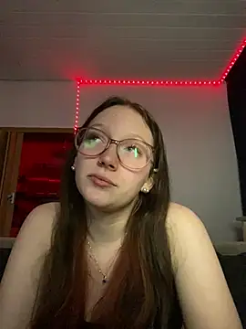 YoungLisaa18 online show from 3, 3, 2026