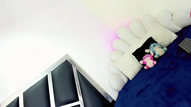 Dania-Thompson online show from 4, 2, 2026