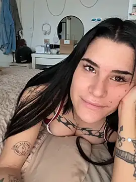 julieeeeee75 online show from 4, 2, 2026