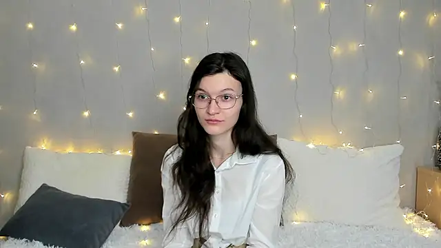 ThoraMarola online show from 3, 2, 2026