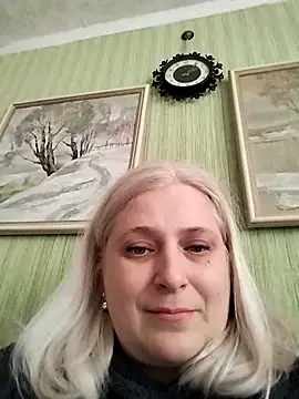 NyushaLollipop online show from 2, 2, 2026