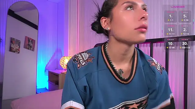 Molly  davis online show from 23, 3, 2026