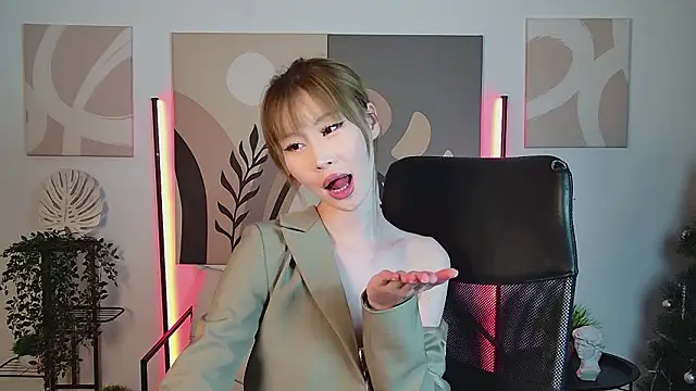 Snapshot of SarahRice chatting on 8, 3, 2026 SarahRice online show from 8, 3, 2026