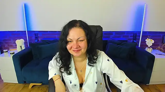 IrissMoon online show from 6, 3, 2026