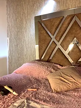 TianaRios Pink online show from 1, 2, 2026