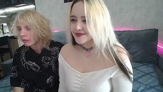 Snapshot of fray_and_lilla chatting on 17, 3, 2026 fray and lilla online show from 17, 3, 2026