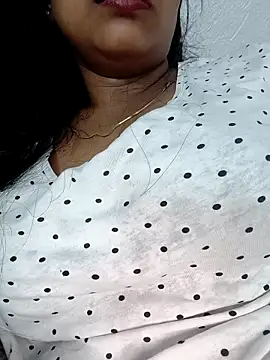 Hot-Tinaa online show from 7, 4, 2026