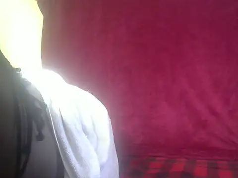 Snapshot of LowKeyWild_ chatting on 12, 3, 2026 LowKeyWild online show from 12, 3, 2026