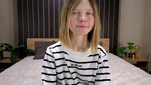 EssieVogel online show from 2, 2, 2026