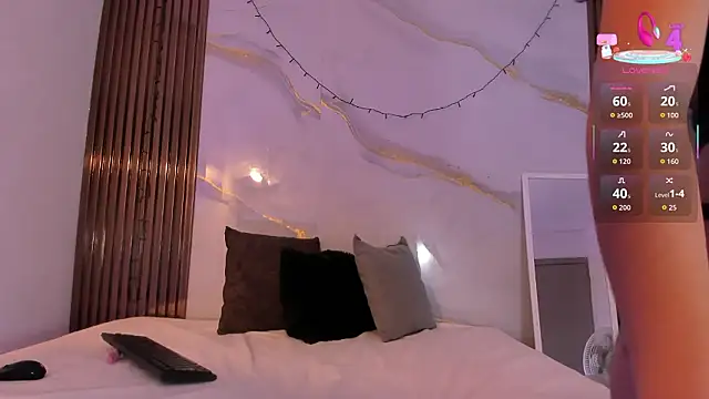 LuciaCute1 online show from 3, 2, 2026