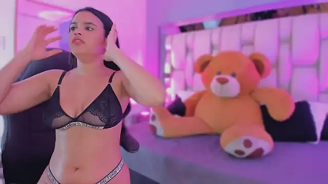 LunaVera21 online show from 4, 2, 2026