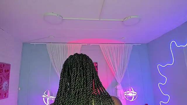 naomi campell online show from 16, 2, 2026