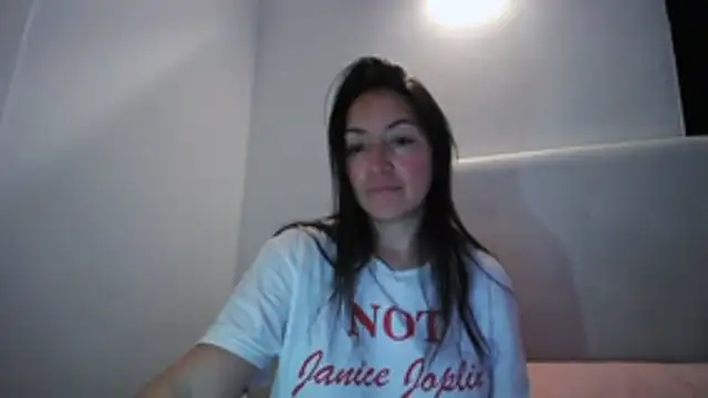 Yulian Milf online show from 5, 3, 2026