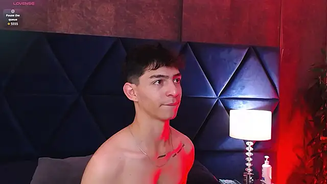 Snapshot of Logan_Woods chatting on 3, 3, 2026 Logan Woods online show from 3, 3, 2026