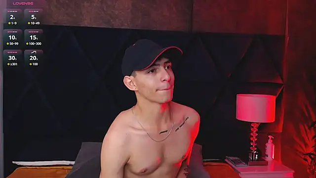 Snapshot of Logan_Woods chatting on 4, 3, 2026 Logan Woods online show from 4, 3, 2026