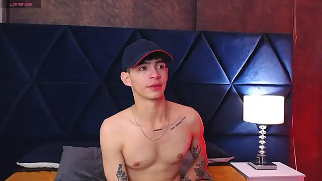 Snapshot of Logan_Woods chatting on 7, 3, 2026 Logan Woods online show from 7, 3, 2026