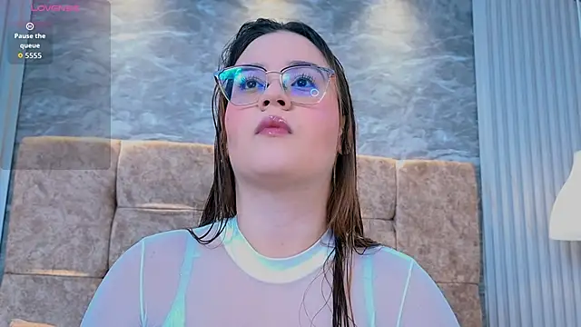 zoe hugeboobs online show from 17, 3, 2026