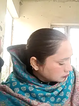 Cute-karisma1234 online show from 1, 2, 2026