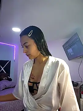 BESOSDEFUEGO online show from 4, 2, 2026