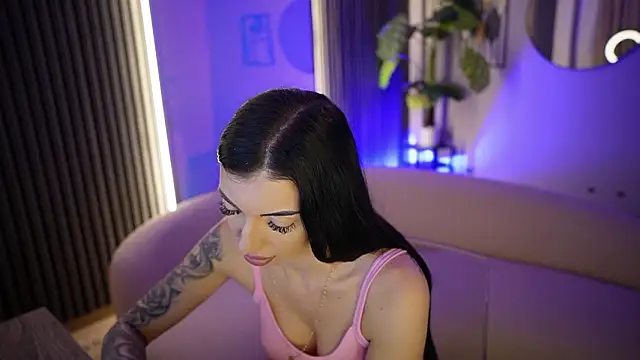 KaylaLuxx  online show from 4, 2, 2026