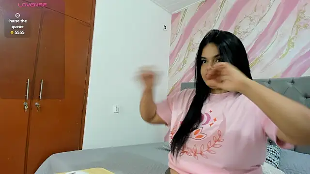 Paulinehoney online show from 4, 2, 2026