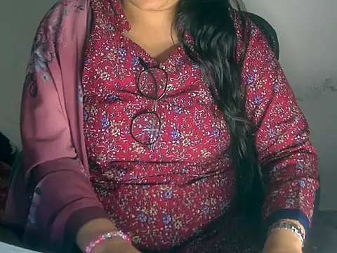 Cute Aliyaa online show from 1, 3, 2026