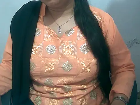 Cute Aliyaa online show from 6, 3, 2026