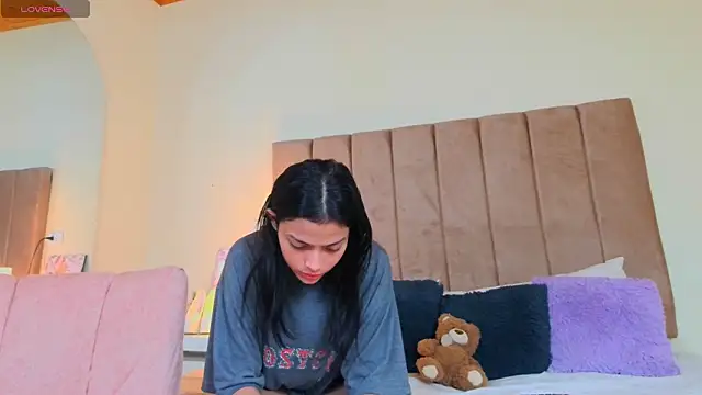 LANA LARSEN online show from 13, 3, 2026