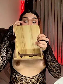 Avery West online show from 3, 2, 2026