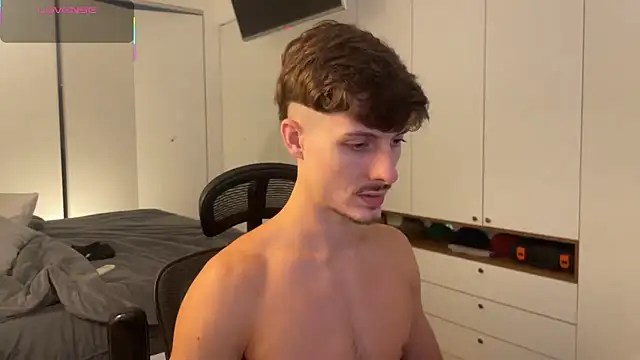 vitoraugustoxxx online show from 3, 3, 2026