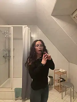 LunaMeei online show from 7, 2, 2026