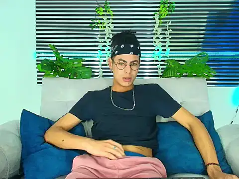 ThiiagoSaeenz online show from 3, 2, 2026