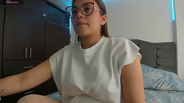 AnnaBailey  online show from 17, 3, 2026