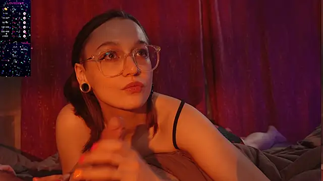 Strawberrywithcream18 online show from 6, 2, 2026