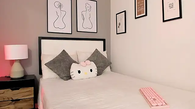 QueenRose    online show from 4, 2, 2026