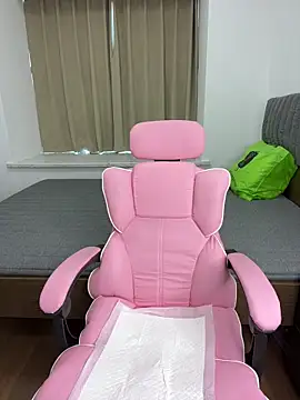 mia-y online show from 5, 2, 2026