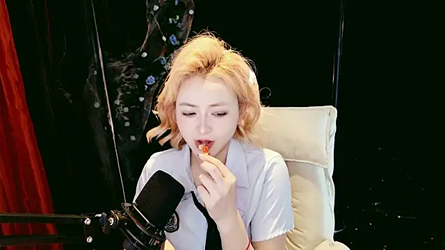 Lady-Mia777 online show from 11, 2, 2026