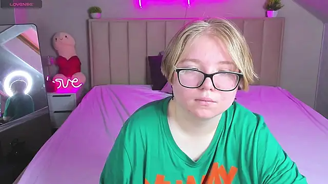 Lauraaa Smith online show from 22, 3, 2026