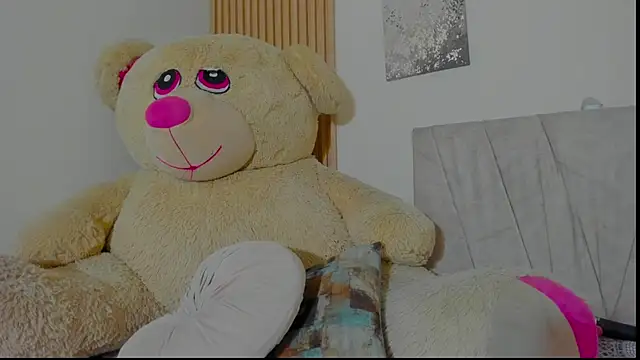 alix pretty18 online show from 17, 3, 2026