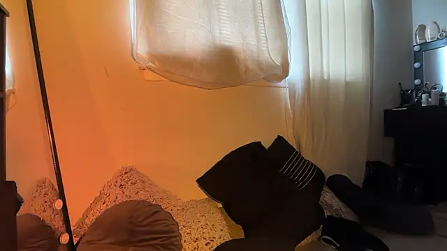 Snapshot of SunniSoles99 chatting on 18, 3, 2026 SunniSoles99 online show from 18, 3, 2026