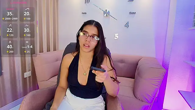 Luna Millers online show from 13, 2, 2026