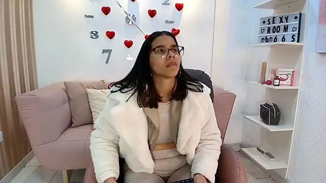 Luna Millers online show from 4, 3, 2026