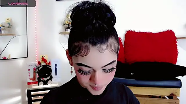 Snapshot of NathalialLooes chatting on 19, 2, 2026 NathalialLooes online show from 19, 2, 2026