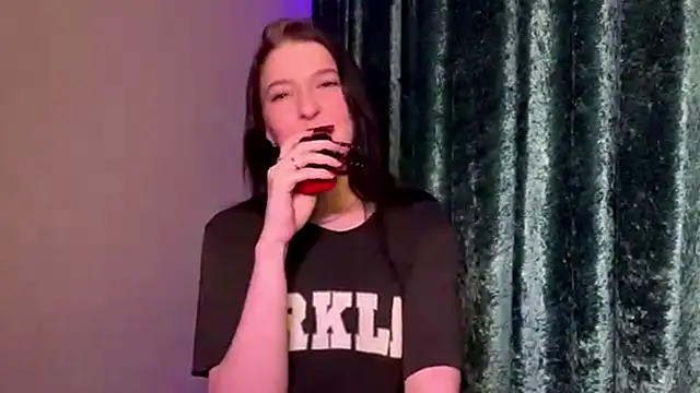 Snapshot of Sarahsolara chatting on 11, 3, 2026 Sarahsolara online show from 11, 3, 2026