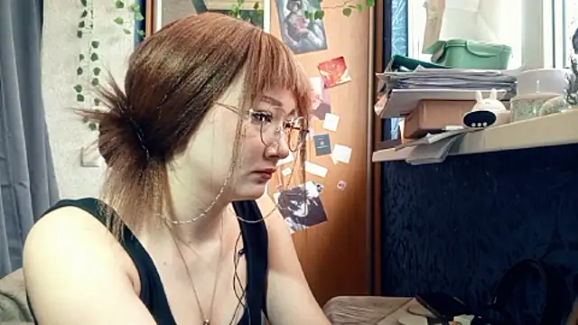 Snapshot of PhoebePalmer chatting on 5, 3, 2026 PhoebePalmer online show from 5, 3, 2026